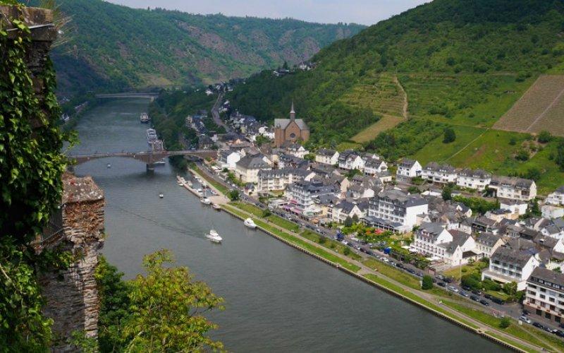 12. yüzyıldan kalan Cochem Kalesi