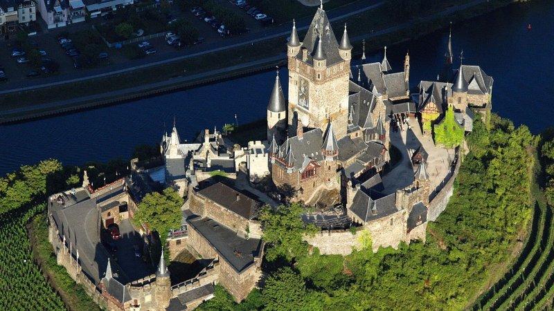 12. yüzyıldan kalan Cochem Kalesi