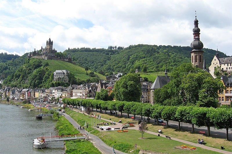 12. yüzyıldan kalan Cochem Kalesi