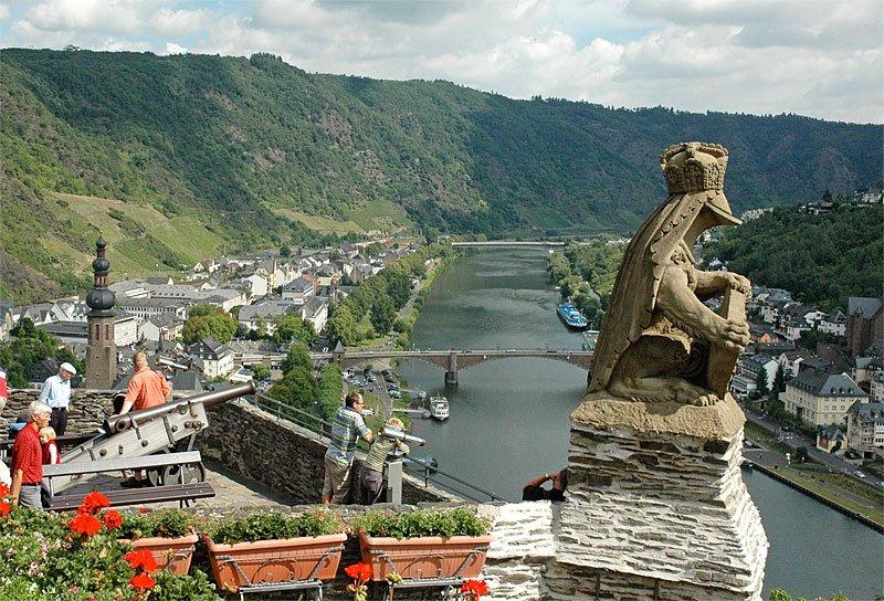 12. yüzyıldan kalan Cochem Kalesi