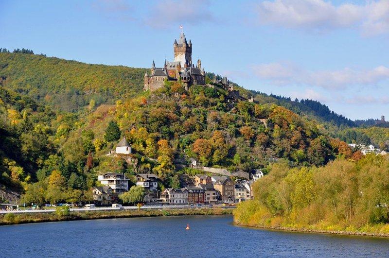 12. yüzyıldan kalan Cochem Kalesi