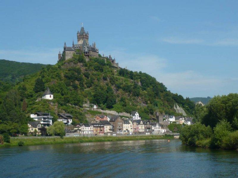 12. yüzyıldan kalan Cochem Kalesi