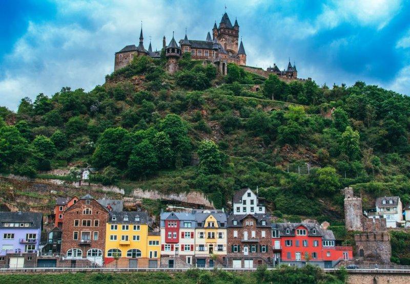 12. yüzyıldan kalan Cochem Kalesi