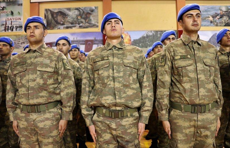 Isparta'da uzman erbaşlar mavi bere taktı