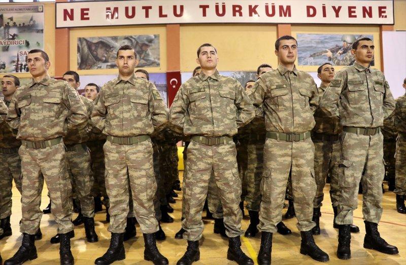 Isparta'da uzman erbaşlar mavi bere taktı