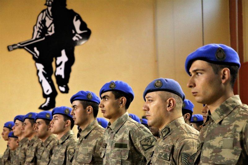 Isparta'da uzman erbaşlar mavi bere taktı