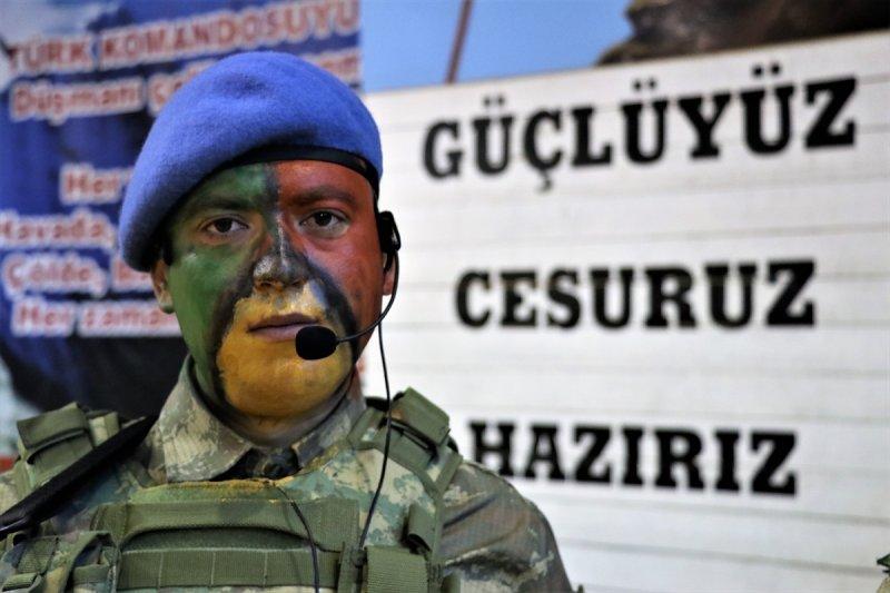 Isparta'da uzman erbaşlar mavi bere taktı