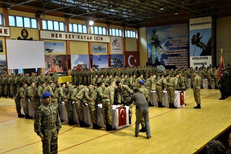 Isparta'da uzman erbaşlar mavi bere taktı