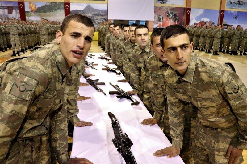 Isparta'da uzman erbaşlar mavi bere taktı