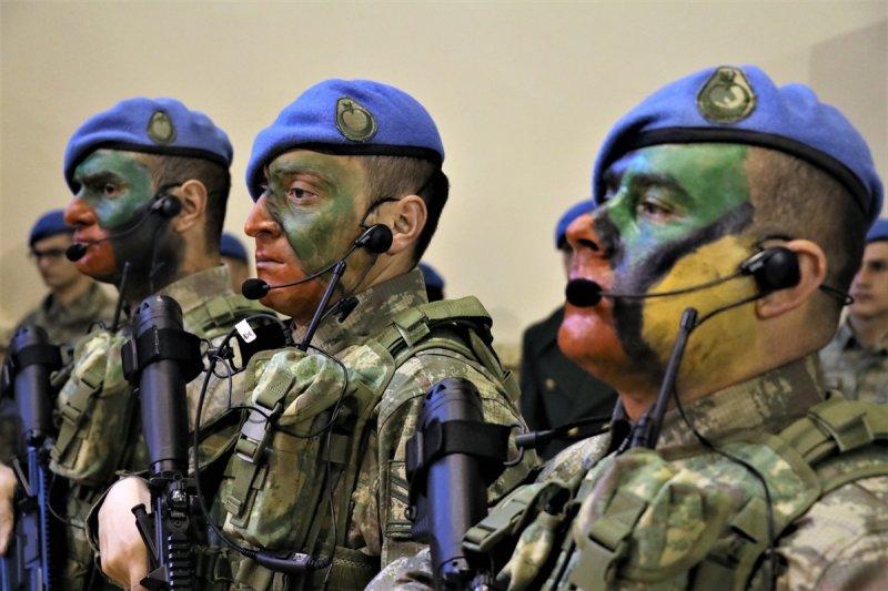 Isparta'da uzman erbaşlar mavi bere taktı