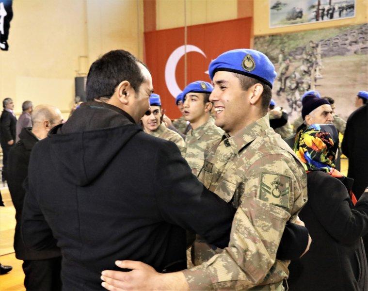 Isparta'da uzman erbaşlar mavi bere taktı