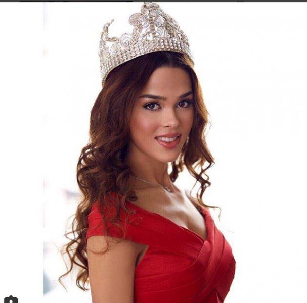 Best Model of The World birincisi Aslıhan Karalar 