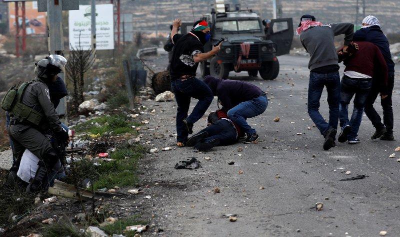 Ramallah’ta Türk bayraklı protestocu dikkat çekti