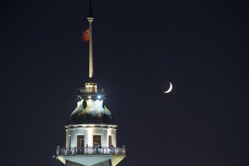 Ay ışığında İstanbul