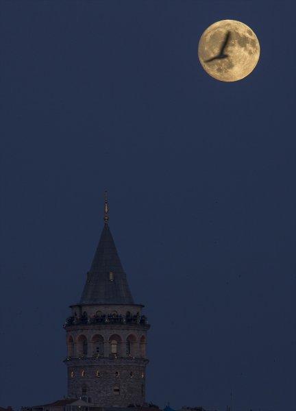 Ay ışığında İstanbul