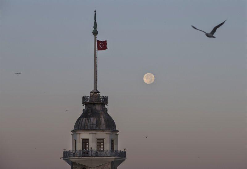Ay ışığında İstanbul