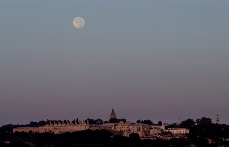 Ay ışığında İstanbul