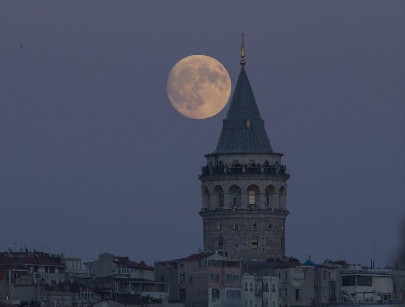 Ay ışığında İstanbul