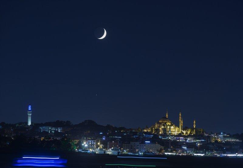 Ay ışığında İstanbul