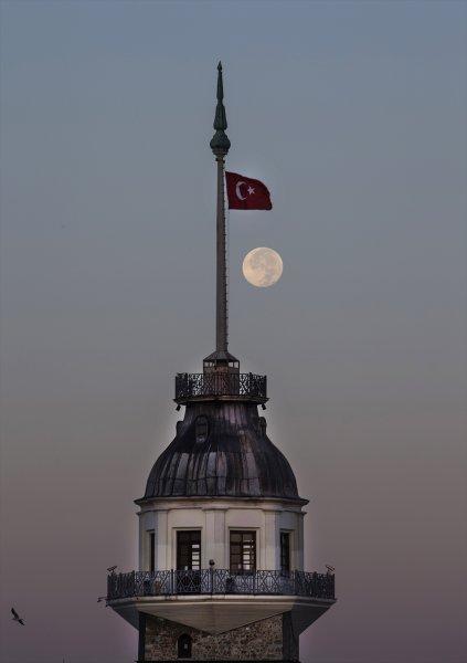 Ay ışığında İstanbul
