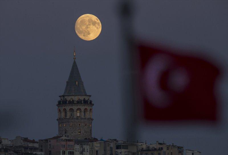 Ay ışığında İstanbul