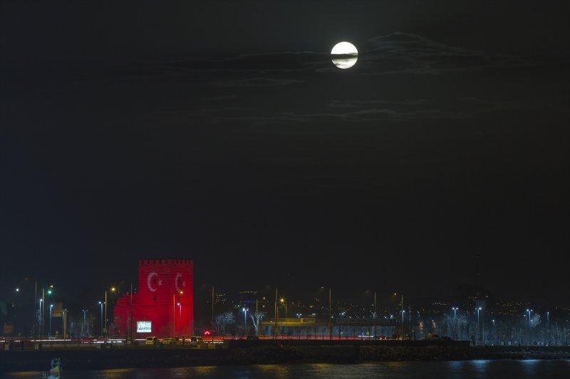 Ay ışığında İstanbul