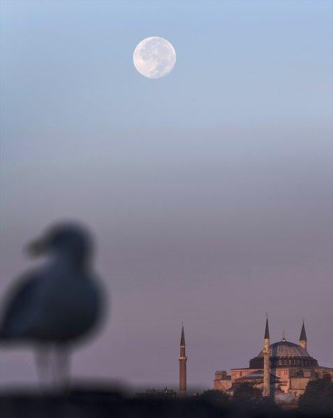 Ay ışığında İstanbul