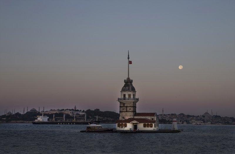 Ay ışığında İstanbul