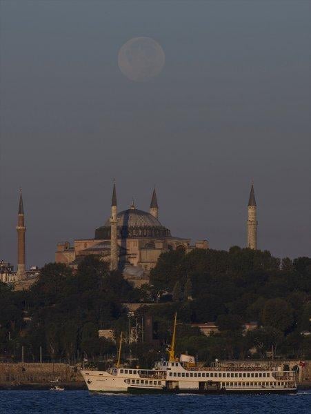 Ay ışığında İstanbul