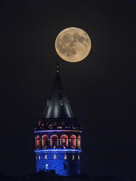 Ay ışığında İstanbul