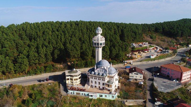 İstanbul manzarasını tepeden gören Beykoz Karlıtepe Merkez Camii