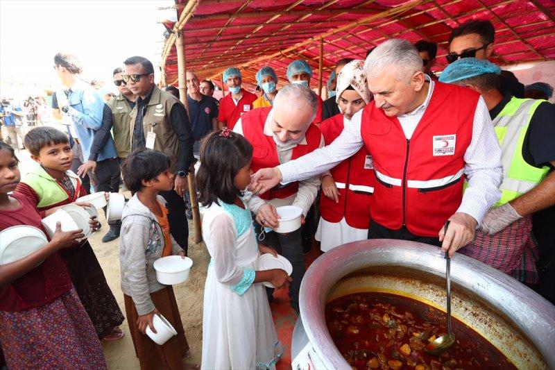 Başbakan Yıldırım Arakanlı Müslümanların kampında