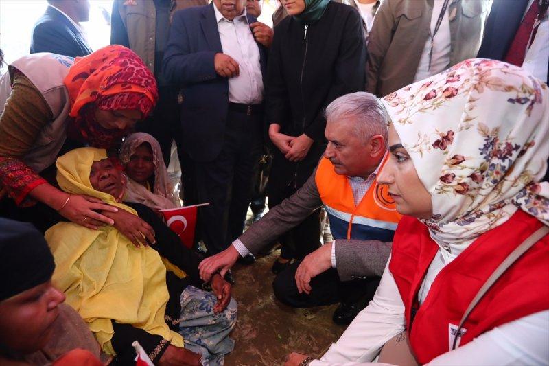 Başbakan Yıldırım Arakanlı Müslümanların kampında