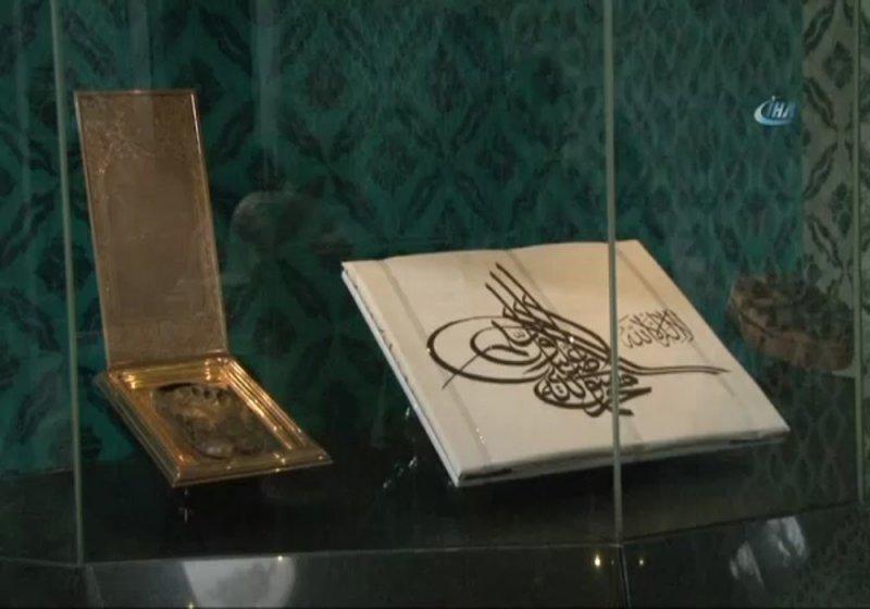 Topkapı Sarayı'nda sergilenen kutsal emanetler