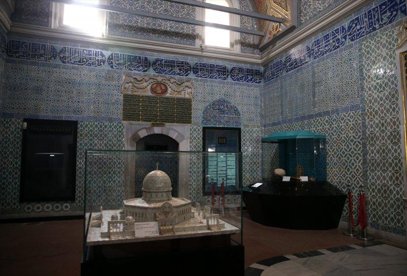 Topkapı Sarayı'nda sergilenen kutsal emanetler