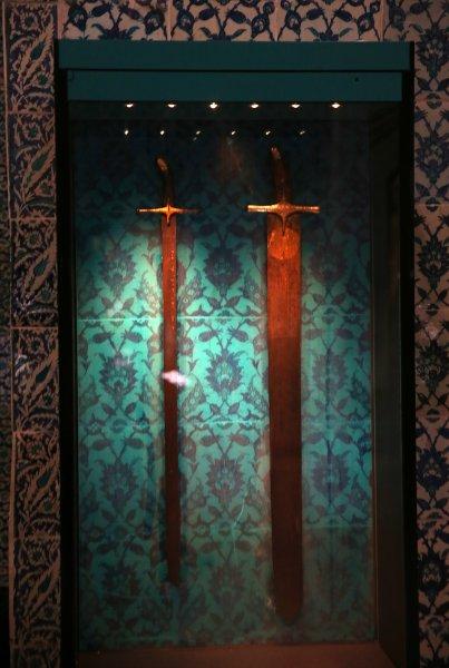 Topkapı Sarayı'nda sergilenen kutsal emanetler