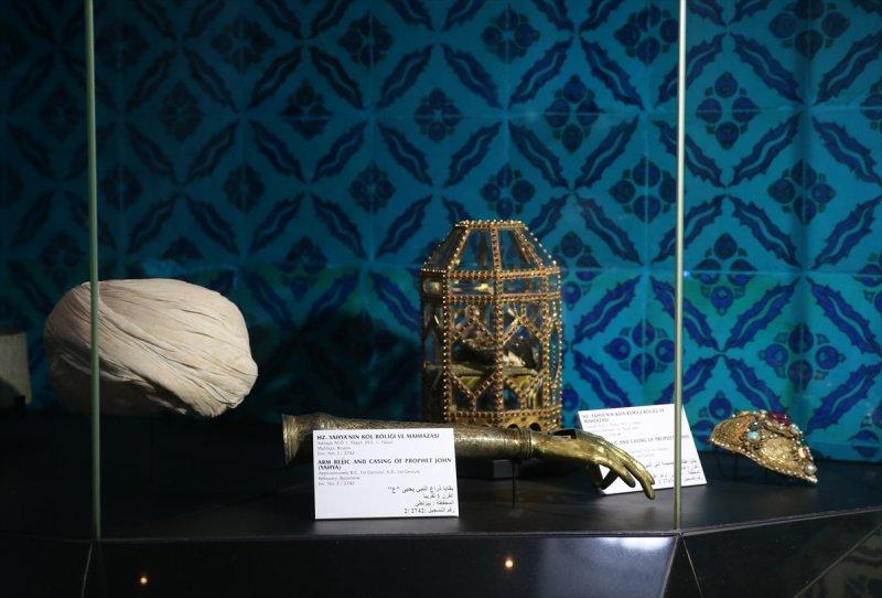 Topkapı Sarayı'nda sergilenen kutsal emanetler