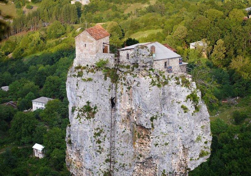 Dünyanın ne ilginç yeri: Katskhi Dikiti