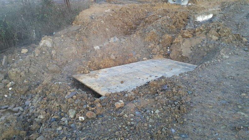 Tuzla'da kaçak kimyasal madde dökülen alan görüntülendi