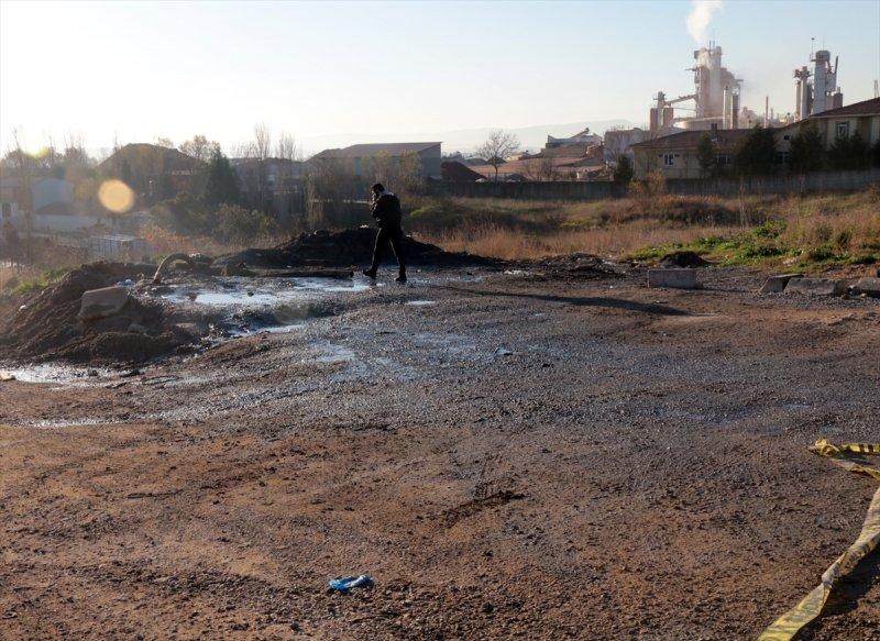 Tuzla'da kaçak kimyasal madde dökülen alan görüntülendi