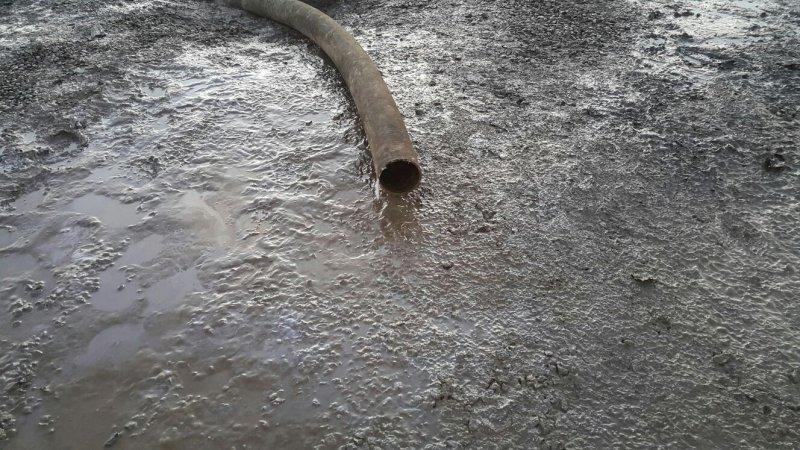 Tuzla'da kaçak kimyasal madde dökülen alan görüntülendi