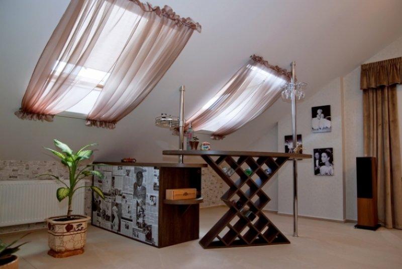 Eğimli pencereler için tasarlanmış perde modelleri 