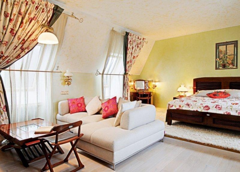 Eğimli pencereler için tasarlanmış perde modelleri 