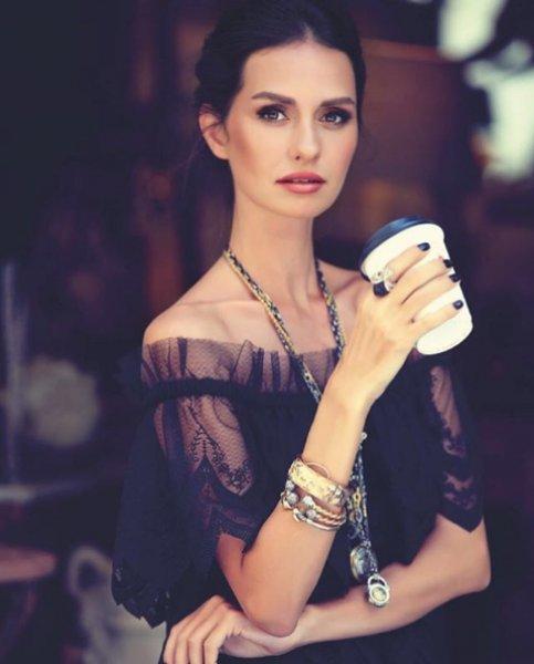 Yasemin Özilhan çocukluk fotoğrafını paylaştı 