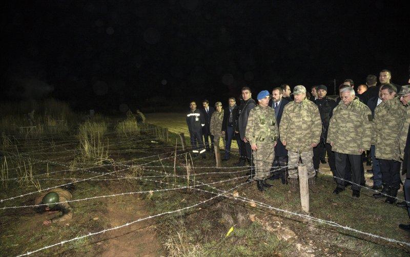 Başbakan Yıldırım komandoların eğitimini izledi