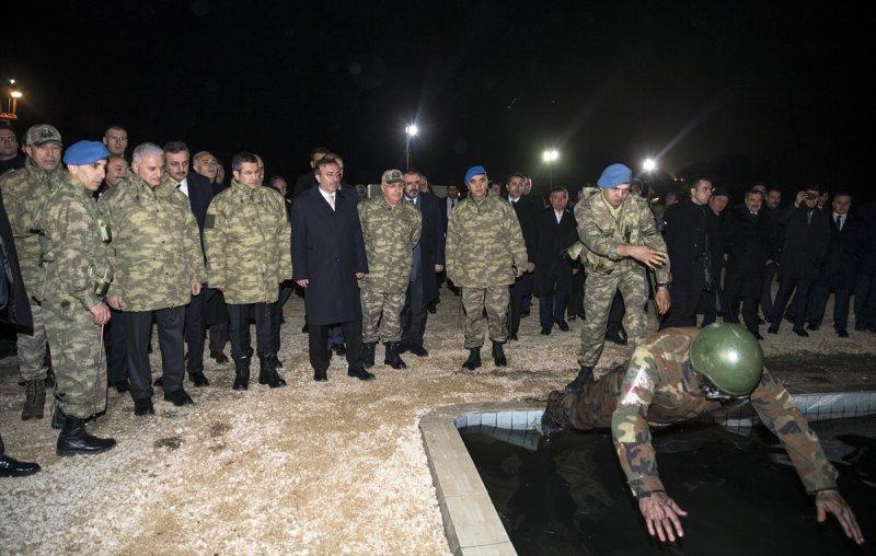 Başbakan Yıldırım komandoların eğitimini izledi