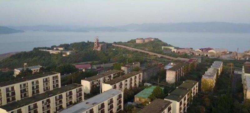 İki kafadar Ikeshima Adası'nda girilmesi yasak olan hastaneye girdi