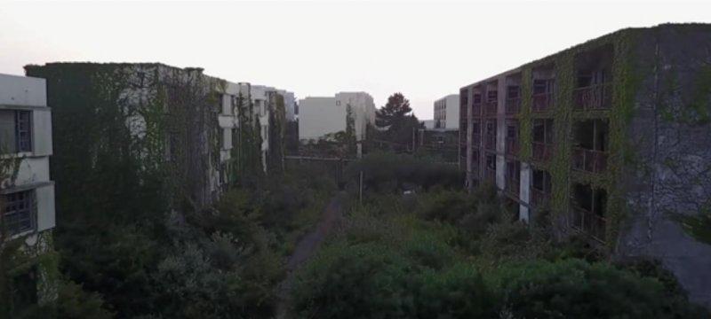 İki kafadar Ikeshima Adası'nda girilmesi yasak olan hastaneye girdi