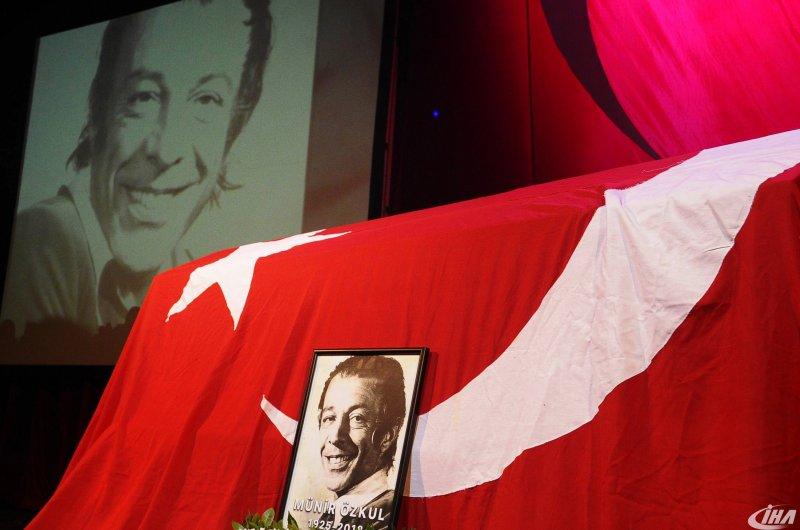 Münir Özkul son yolculuğuna uğurlandı
