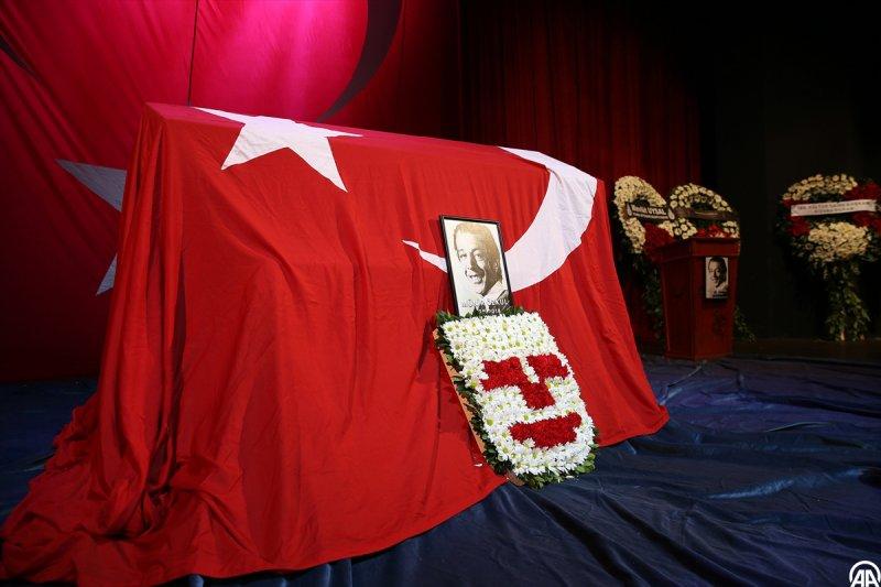 Münir Özkul son yolculuğuna uğurlandı